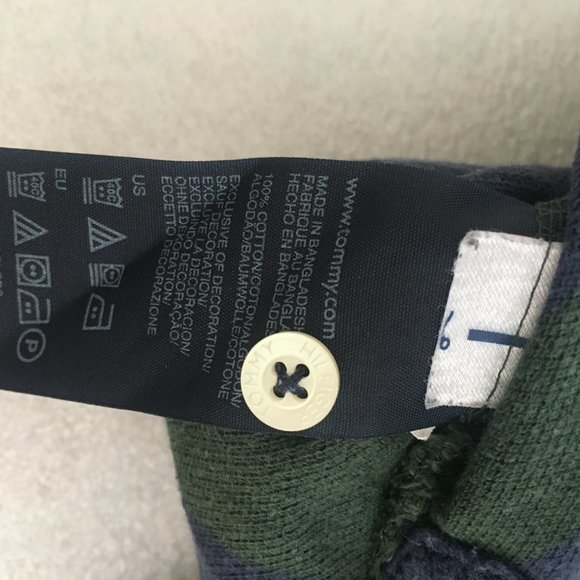 Stylish Tommy Hilfiger Men's Polo Shirt - Picture 4 of 4